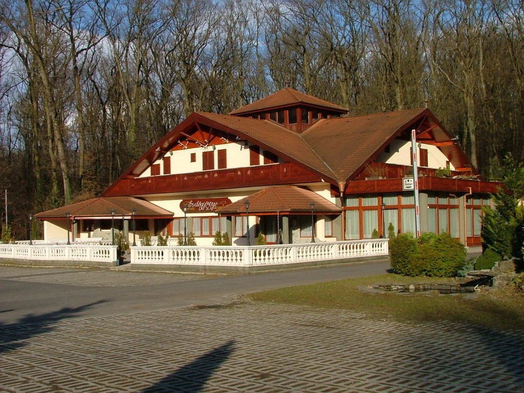 Erdogyongye Etterem Es Panzio Hotel Zalaegerszeg Exterior photo